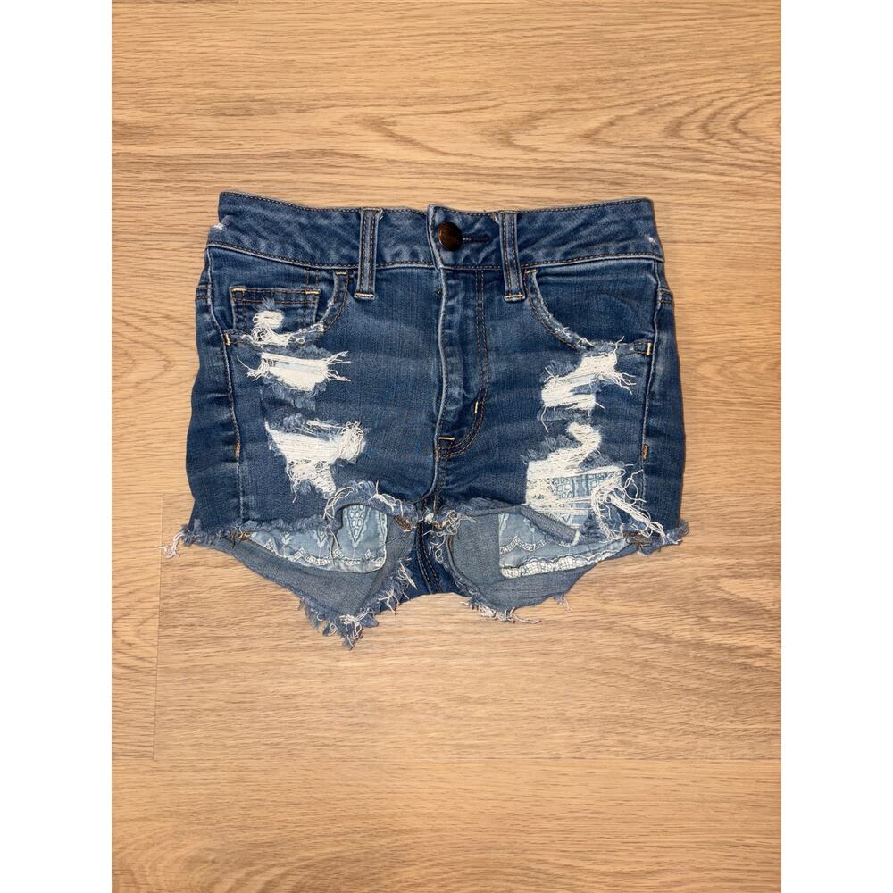 American Eagle Super stretch distressed denim shorts w/ embroidered pockets 00